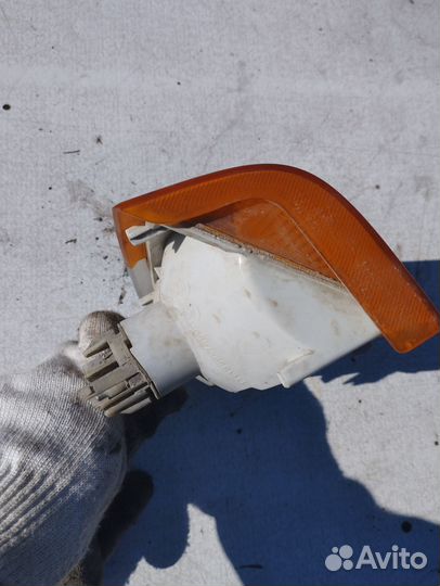 Указатель поворота правый vоlvo 760 вольво 760