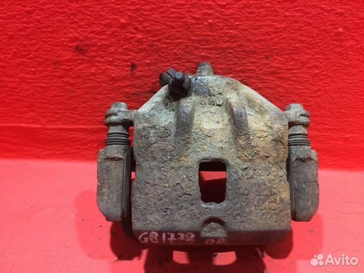 Суппорт передний правый Kia Sportage KM G4GC 2.0