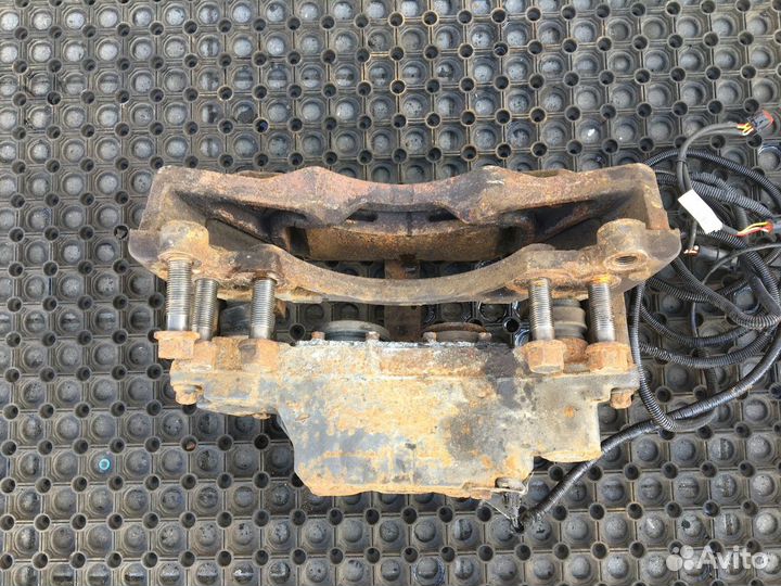 Суппорт левый