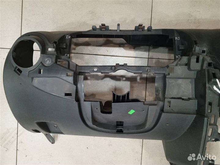 Торпедо Renault Sandero 2009-2014