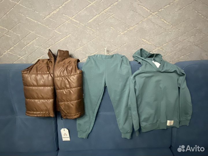 Костюм тройка, зеленого цвета