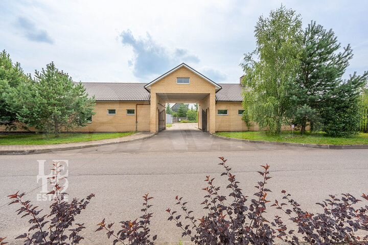 Дом 582,6 м² на участке 29,2 сот.