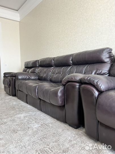 Кожаный диван бу