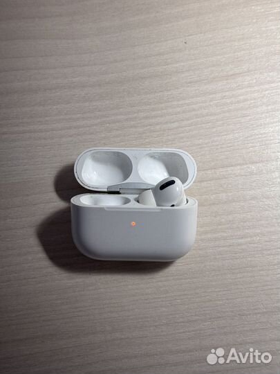 Air pods pro 1 (кейс и 1 наушник) оригинал