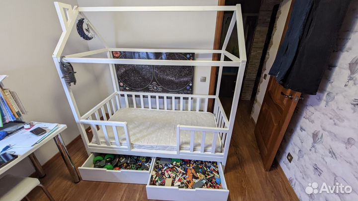 Детская кровать с домиком