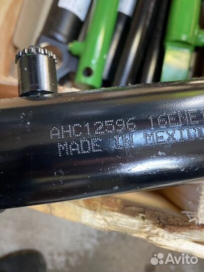 Джон Дир AHC18896 гидроцилиндр 2310 John Deere