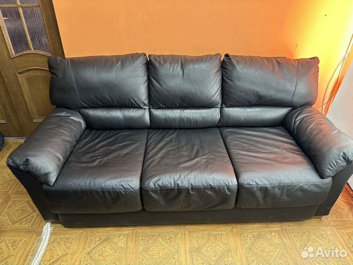 Диван кожаный