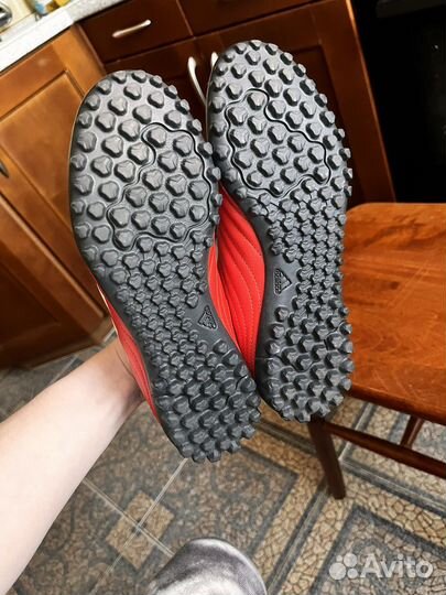 Футбольные бутсы adidas