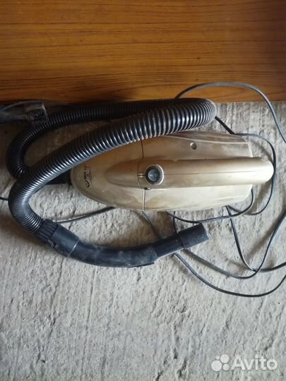 Автомобильный пылесос