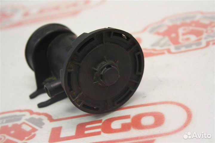 Клапан воздушный Volkswagen Golf 3 1993 037133515B