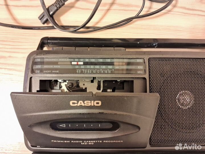 Б/у радиоприемник Casio MZ-60 FM/MW/SW
