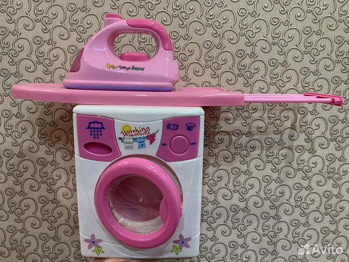 Стиральная машина и утюг