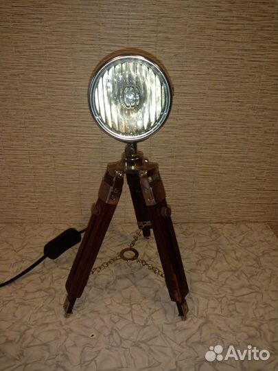 Лампа- тренога, 