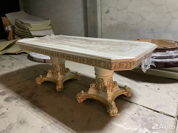 Столы и стулья