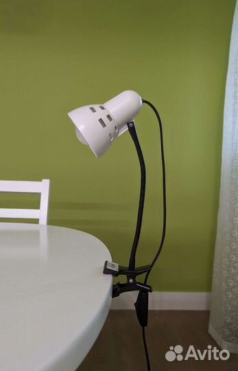 Лампа настольная на прищепке