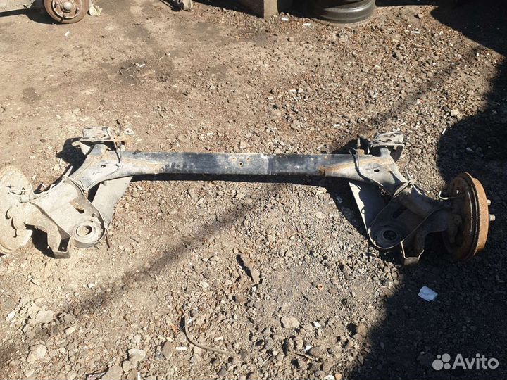 Задняя балка в сборе шкода октавия А4 тур