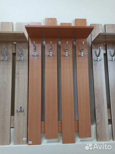 Вешалка настенная для одежды