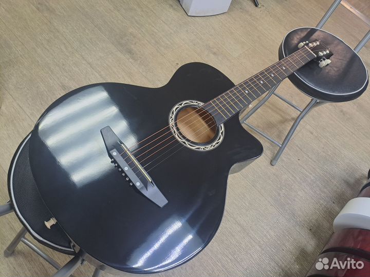 Гитара акустическая чёрная на металлических струн