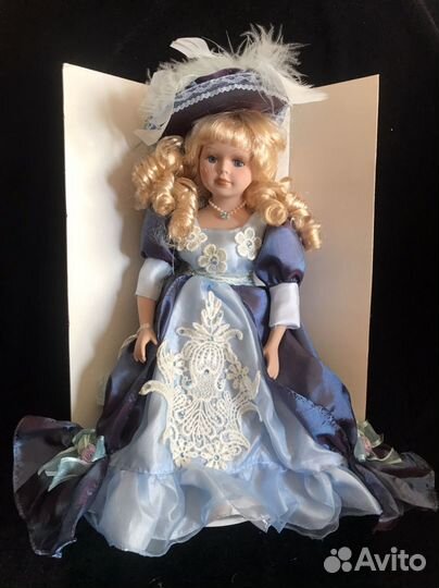 Кукла фарфоровая новая в упаковке