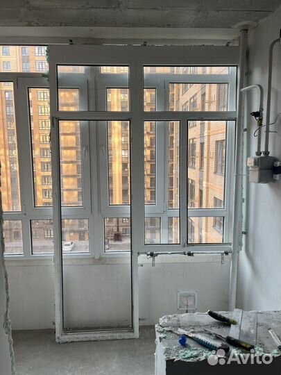 Оконный блок с дверью