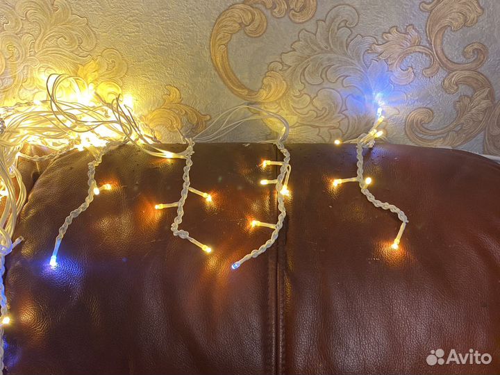 Украшение загородного дома гирляндами