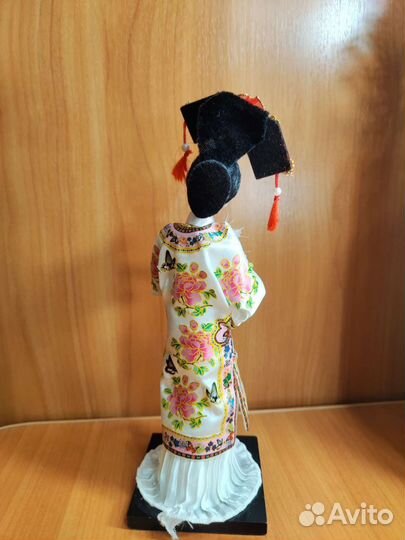 Статуэтка кукла 