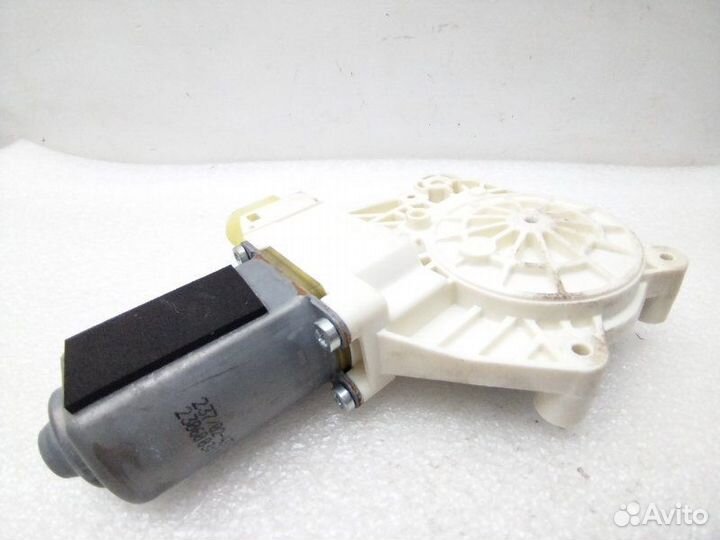 Моторчик стеклоподъемника задний правый Bmw