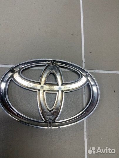 Эмблема передняя Toyota Camry V50 2011