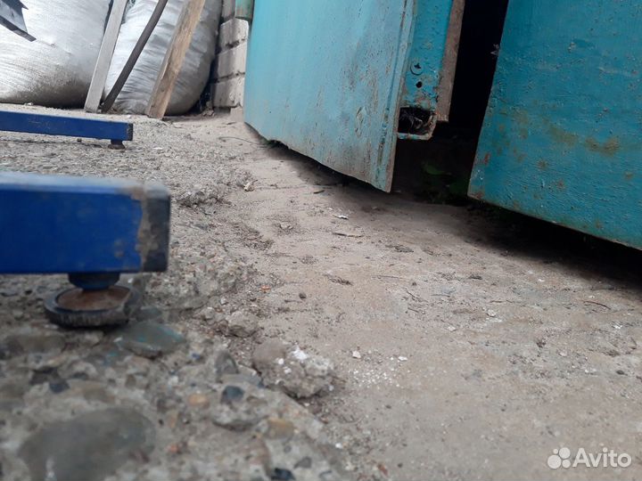 Стойка металлическая под инструмент и не только