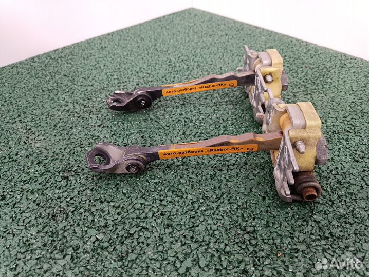 Ограничитель задней двери Renault Fluence