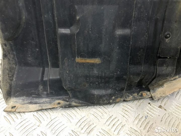 Защита двигателя левая Mitsubishi Space Wagon