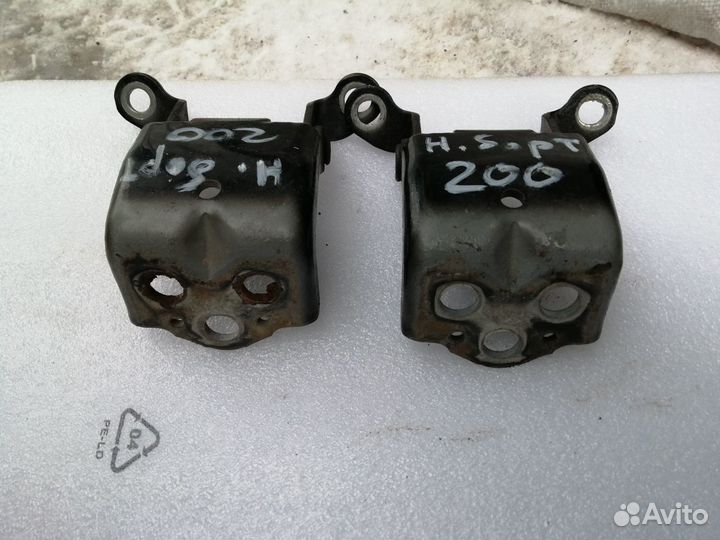 Петли нижнего борта багажника Toyota LC200