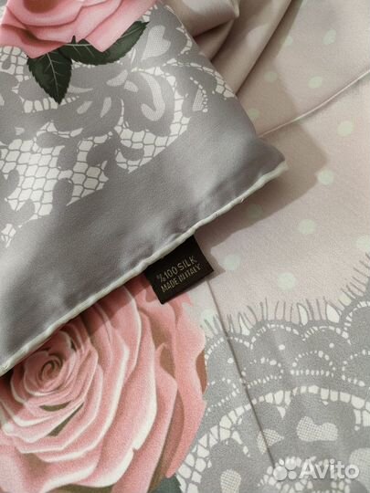 Валентино Новый шёлковый платок с розочками