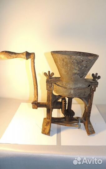 Антикварная зернодробилка краскотерка1904