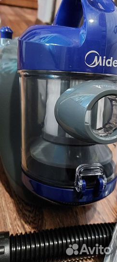 Пылесос безмешковый новый