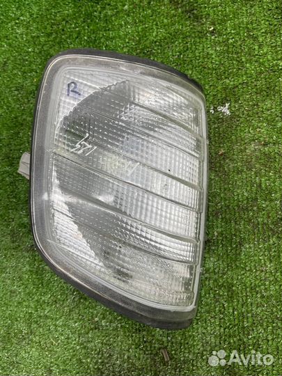 Поворотник повторитель R Mercedes W124