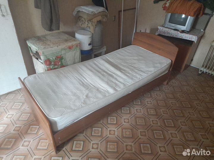Кровать односпальная с матрасом бу