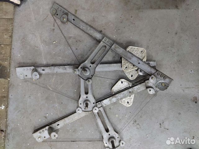 Стеклоподъемник передний правый Renault Logan