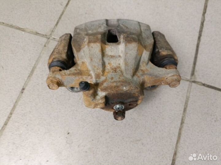 Суппорт тормозной передний левый Toyota Corolla