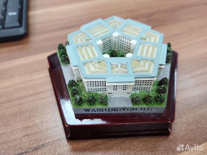 Настольное украшение. Сувенир