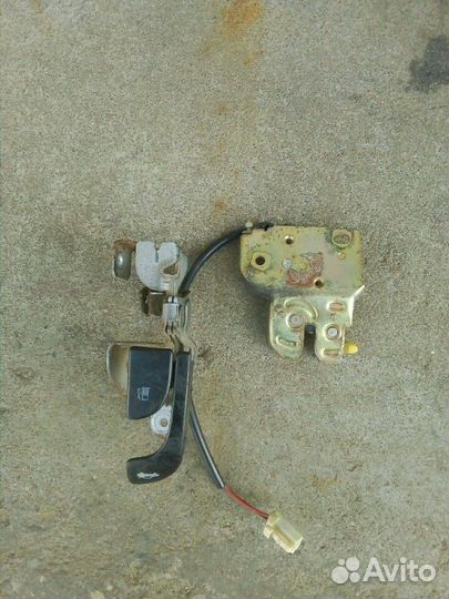 Замок багажника