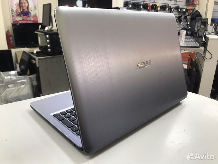 Ноутбук asus i3-7020U/4GB/MX110/SSD250