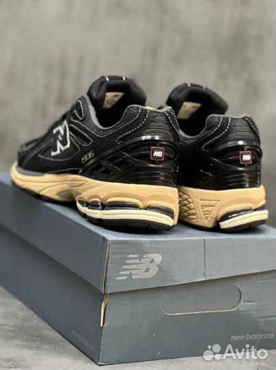 New Balance 1906R в черном цвете