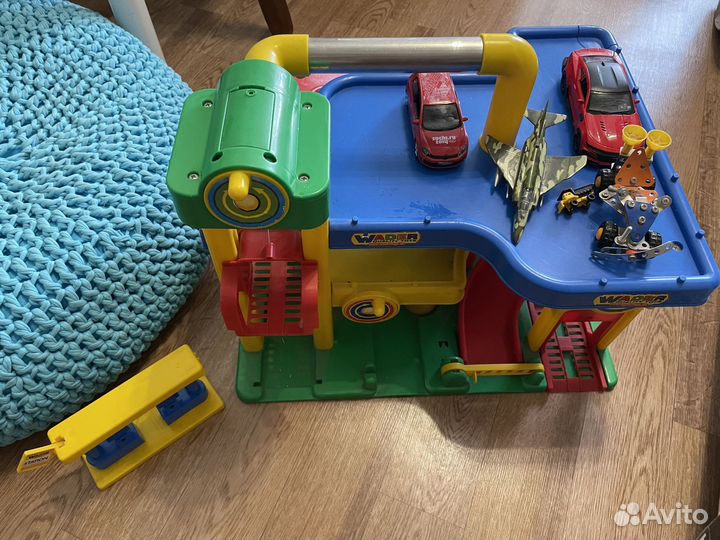 Гараж с машинками