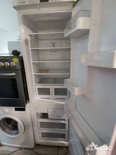 Белоснежный как новый холодильник Samsung