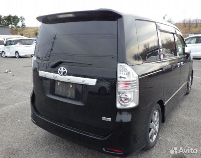 В разборе Toyota voxy 2010