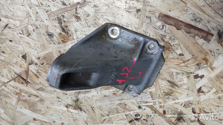 Кронштейн крепления двс Toyota Cresta 90 Левый 1JZ