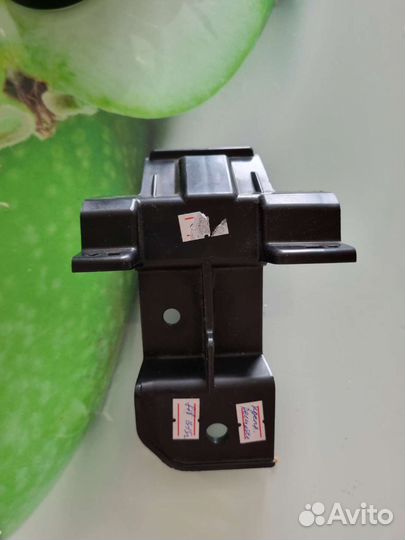 Крепление решётки радиатора Honda fit 2014