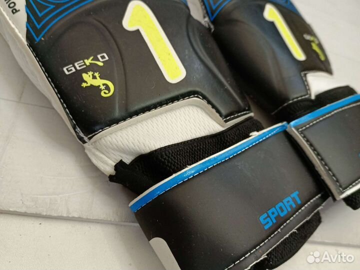 Вратарские перчатки