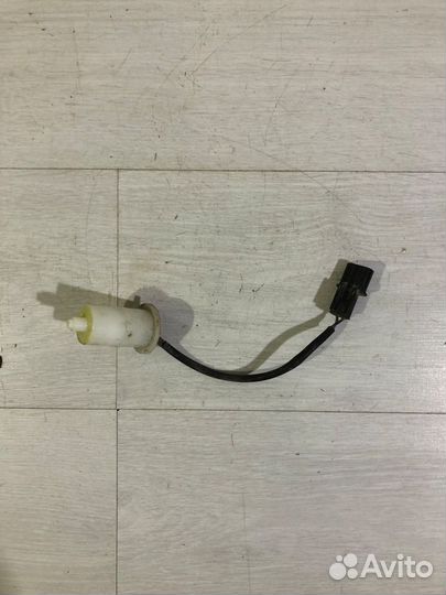 Датчик уровня жидкости омывателя KIA RIO 3 1.4 мт